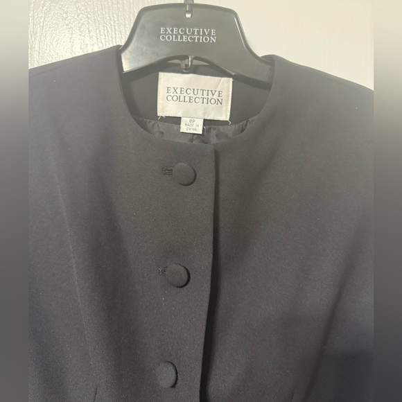Executive Collection : Woman 2 PC : Blazer & Skirt . Size :8P Black color - Picture 3 of 11